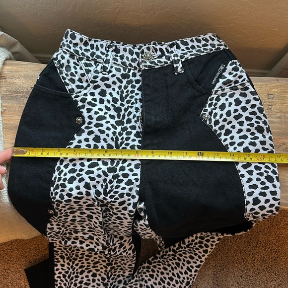 Western Ethics Black and White Print Jean with silver conchos - Picture 6 of 6